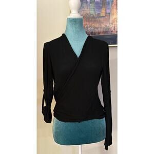 Vintage black tie, wrapped shirt, beautiful embroidered detail￼
Made in Italy